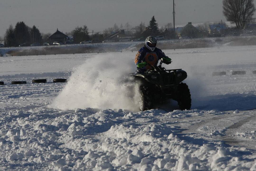 Adrenalino kupinos auto-moto žiemos varžybos