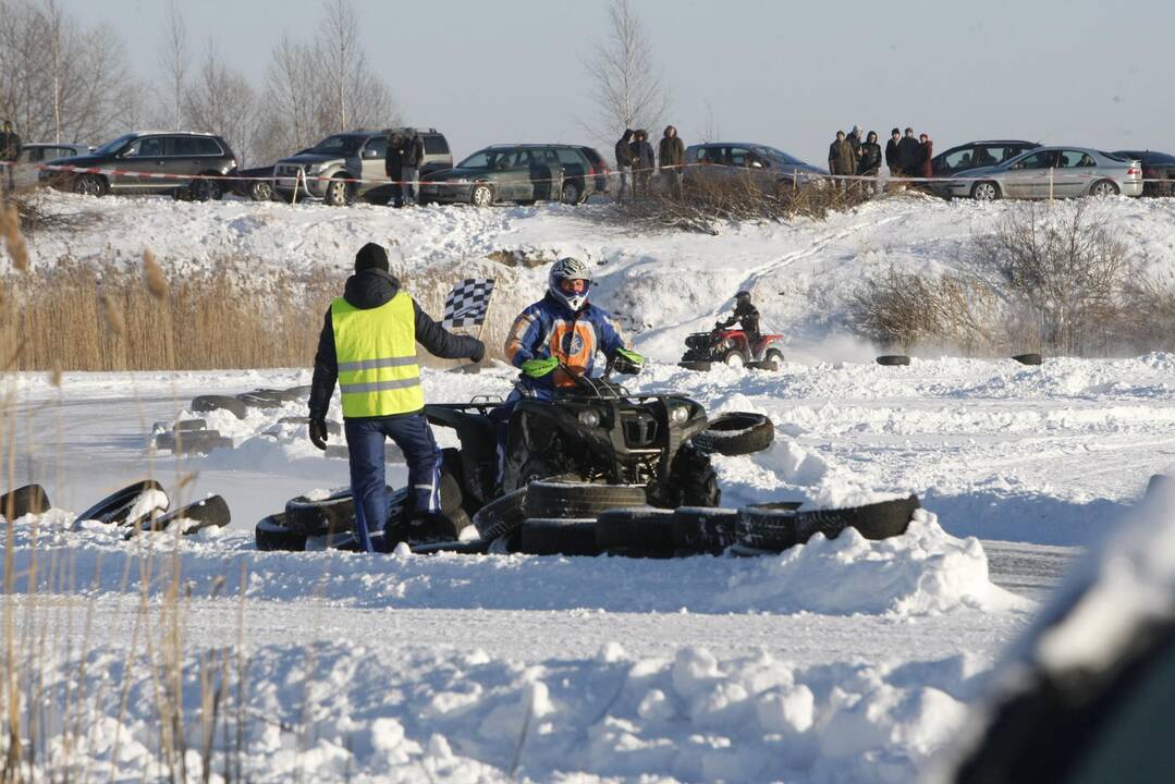 Adrenalino kupinos auto-moto žiemos varžybos