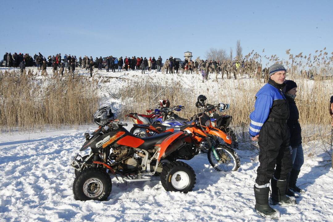 Adrenalino kupinos auto-moto žiemos varžybos