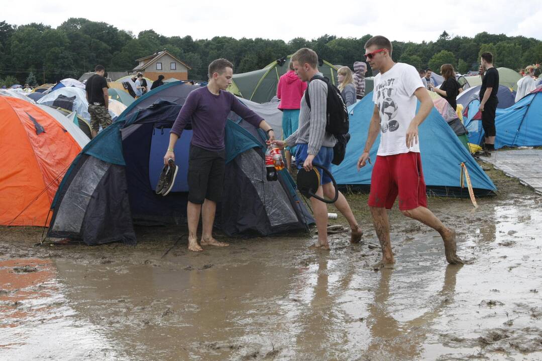 Festivalio „Karklė 2014 Live Music Beach“ dalyviams smagu bet kokiu oru