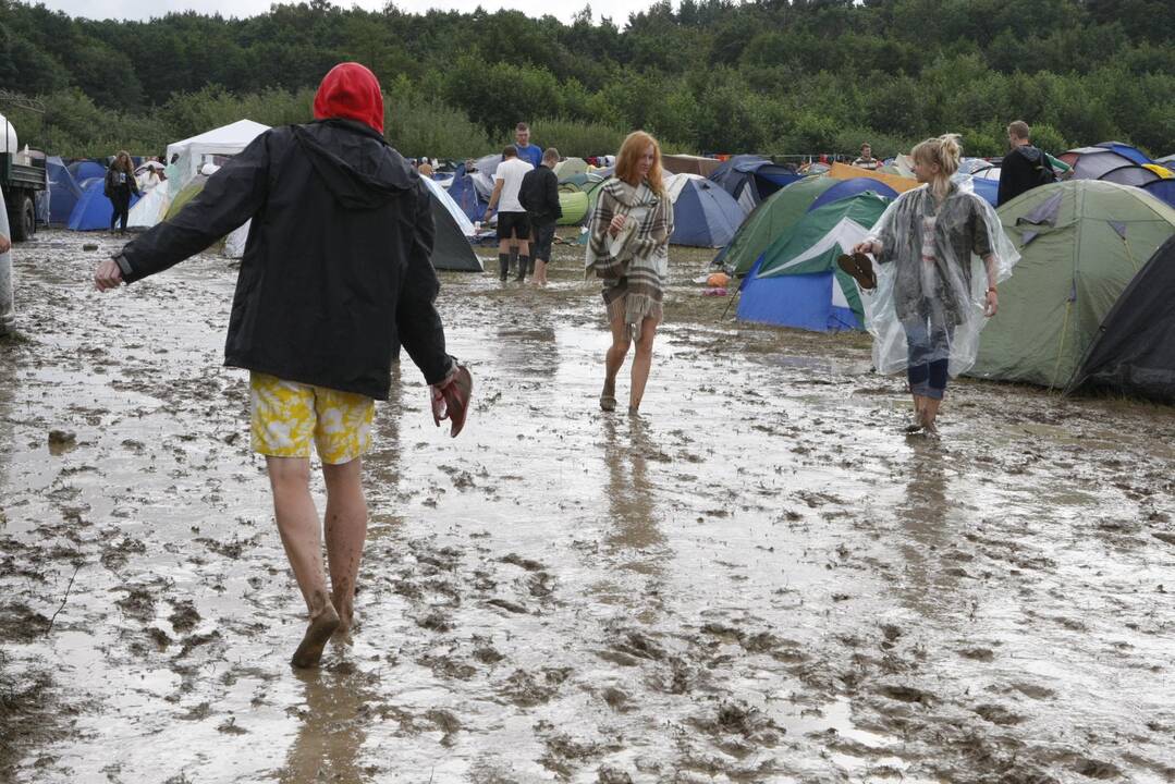 Festivalio „Karklė 2014 Live Music Beach“ dalyviams smagu bet kokiu oru