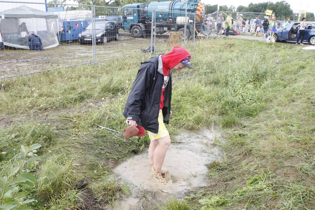 Festivalio „Karklė 2014 Live Music Beach“ dalyviams smagu bet kokiu oru