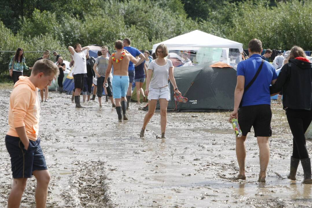 Festivalio „Karklė 2014 Live Music Beach“ dalyviams smagu bet kokiu oru
