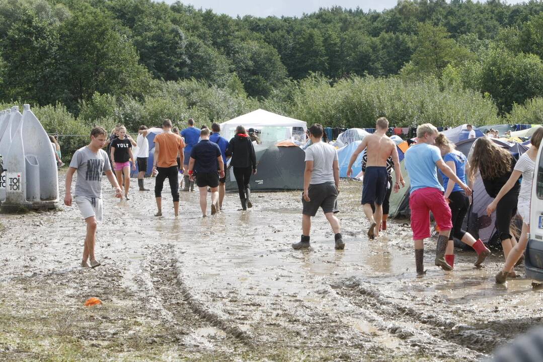Festivalio „Karklė 2014 Live Music Beach“ dalyviams smagu bet kokiu oru