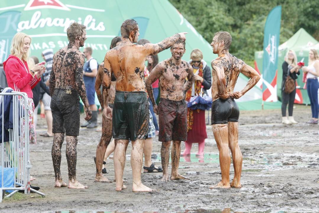 Festivalio „Karklė 2014 Live Music Beach“ dalyviams smagu bet kokiu oru