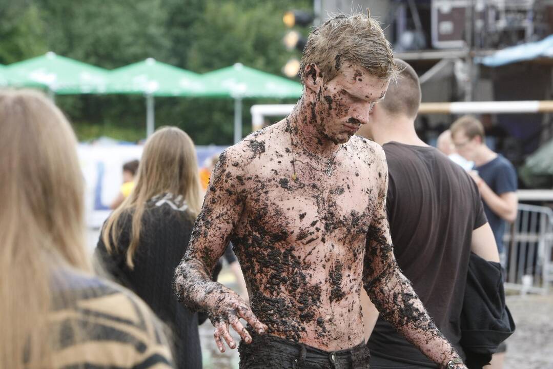Festivalio „Karklė 2014 Live Music Beach“ dalyviams smagu bet kokiu oru