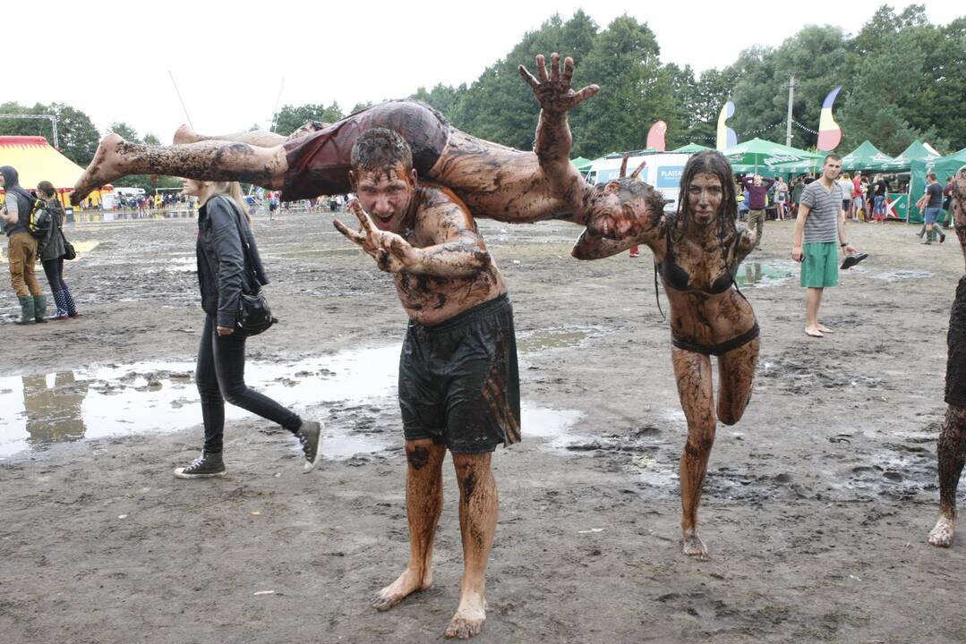 Festivalio „Karklė 2014 Live Music Beach“ dalyviams smagu bet kokiu oru
