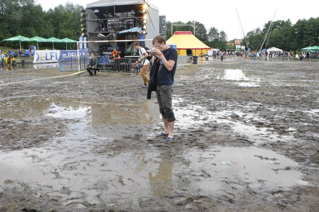 Festivalio „Karklė 2014 Live Music Beach“ dalyviams smagu bet kokiu oru