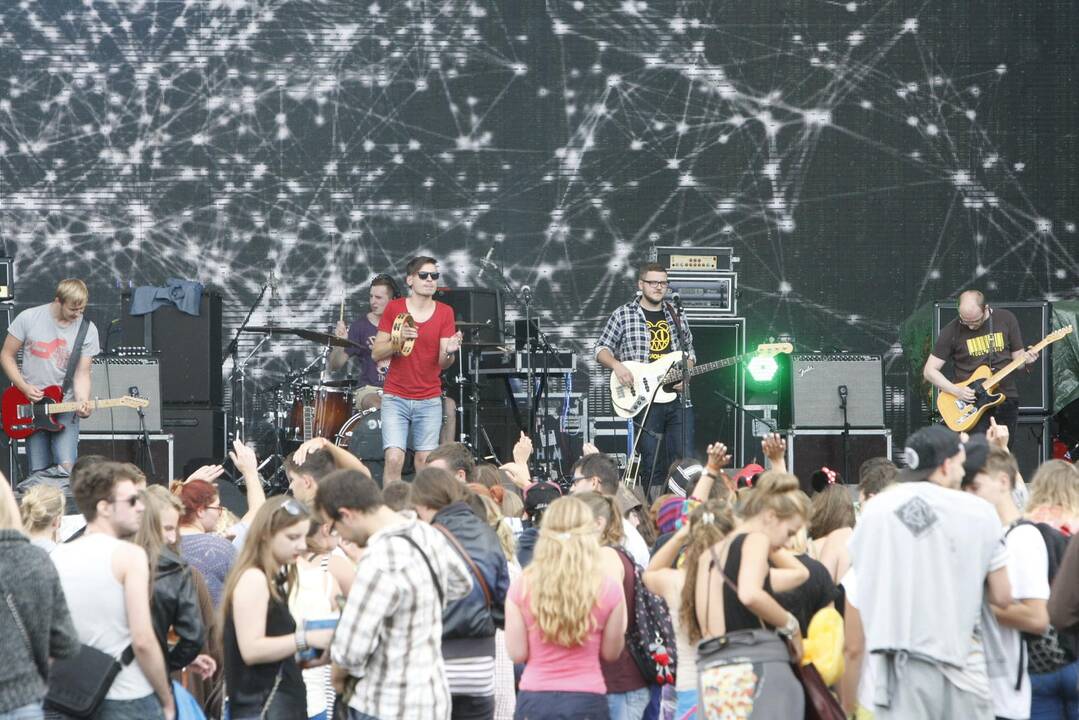 Festivalio „Karklė 2014 Live Music Beach“ dalyviams smagu bet kokiu oru