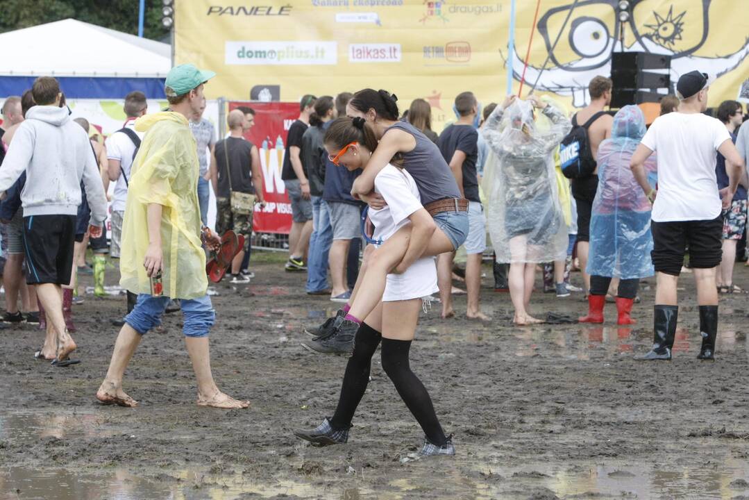 Festivalio „Karklė 2014 Live Music Beach“ dalyviams smagu bet kokiu oru