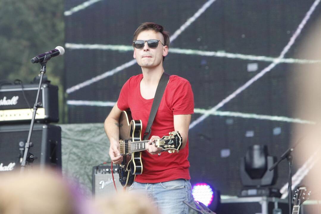 Festivalio „Karklė 2014 Live Music Beach“ dalyviams smagu bet kokiu oru
