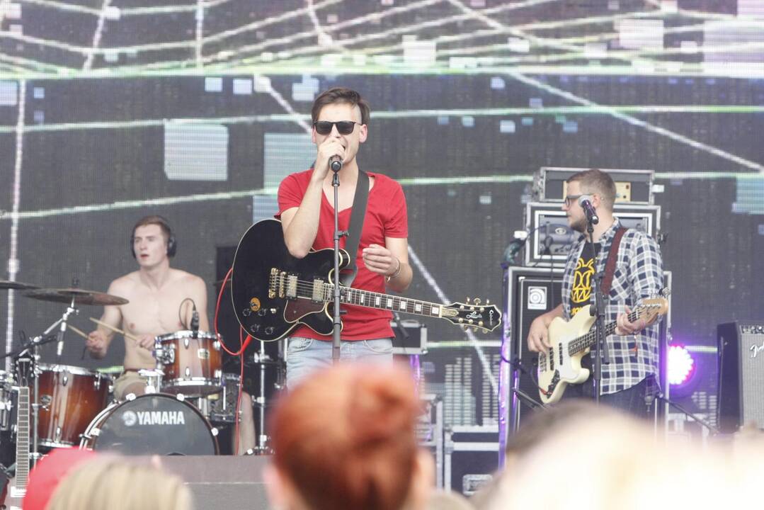 Festivalio „Karklė 2014 Live Music Beach“ dalyviams smagu bet kokiu oru