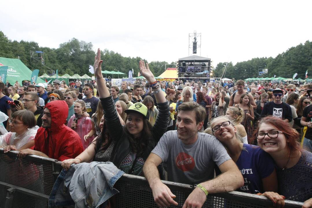 Festivalio „Karklė 2014 Live Music Beach“ dalyviams smagu bet kokiu oru
