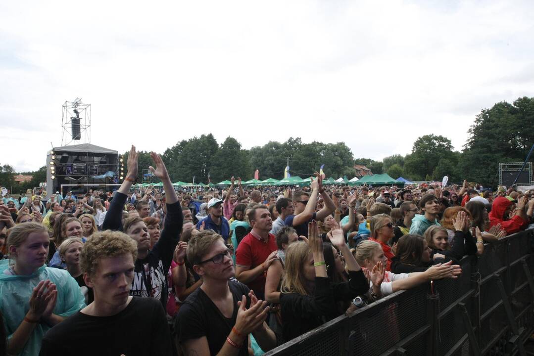 Festivalio „Karklė 2014 Live Music Beach“ dalyviams smagu bet kokiu oru
