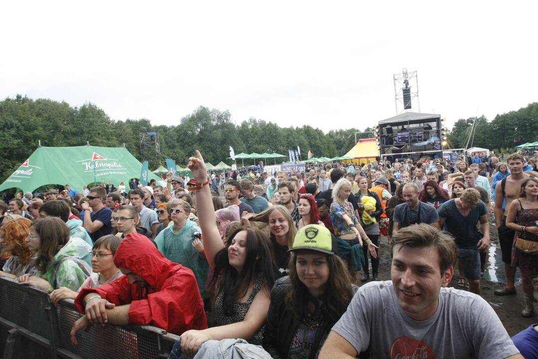 Festivalio „Karklė 2014 Live Music Beach“ dalyviams smagu bet kokiu oru