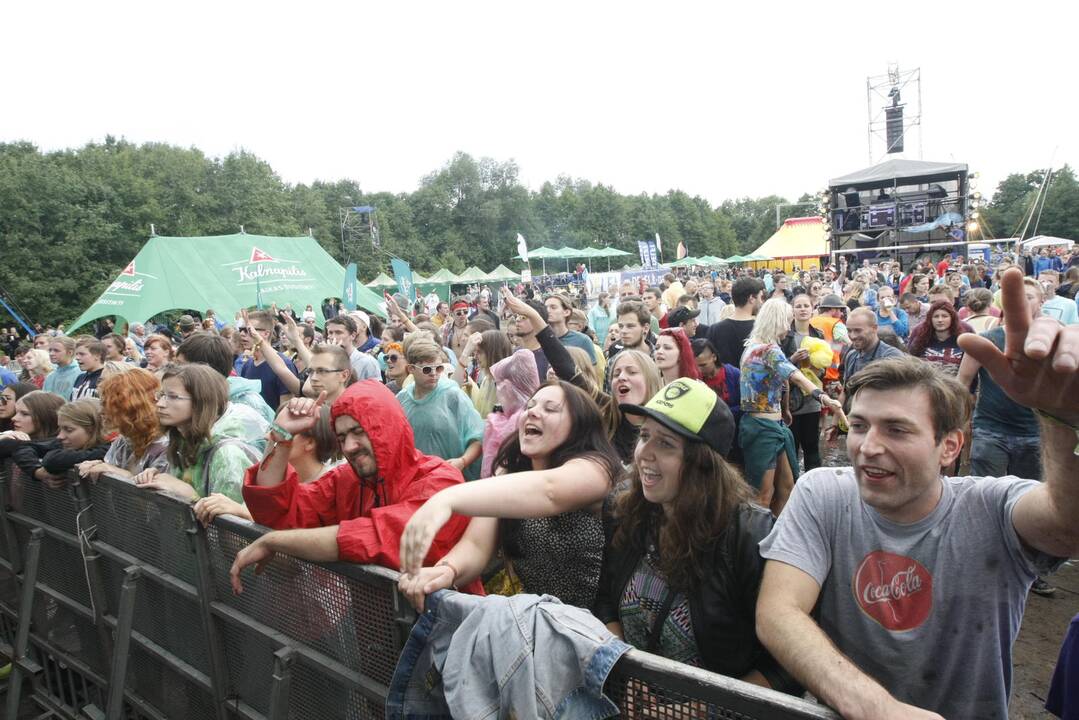 Festivalio „Karklė 2014 Live Music Beach“ dalyviams smagu bet kokiu oru