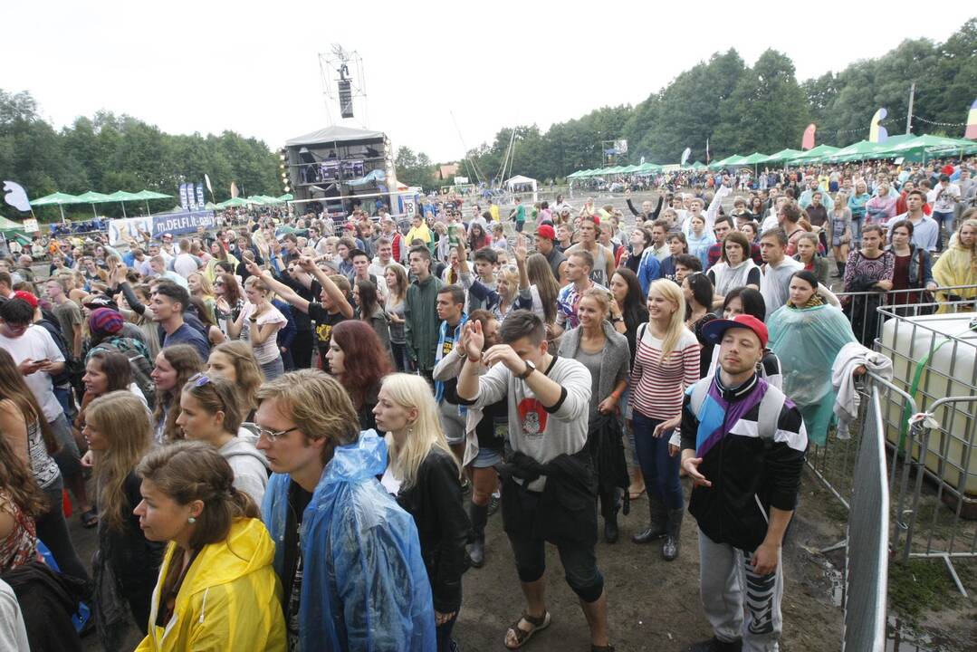 Festivalio „Karklė 2014 Live Music Beach“ dalyviams smagu bet kokiu oru