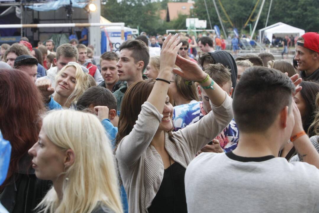 Festivalio „Karklė 2014 Live Music Beach“ dalyviams smagu bet kokiu oru