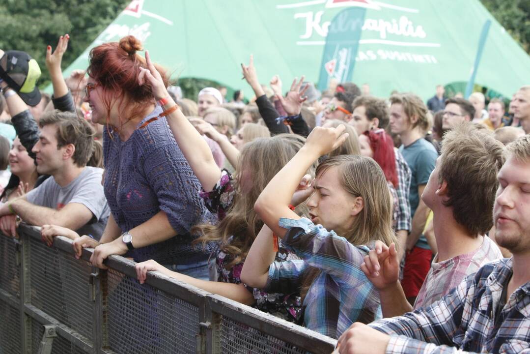 Festivalio „Karklė 2014 Live Music Beach“ dalyviams smagu bet kokiu oru