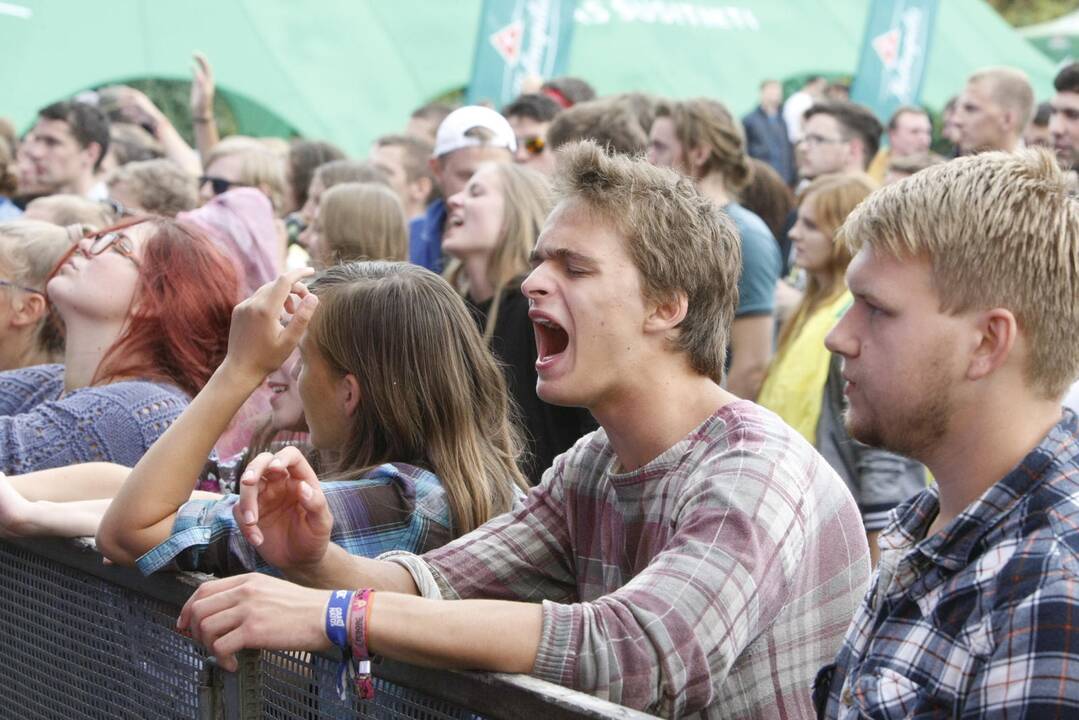 Festivalio „Karklė 2014 Live Music Beach“ dalyviams smagu bet kokiu oru