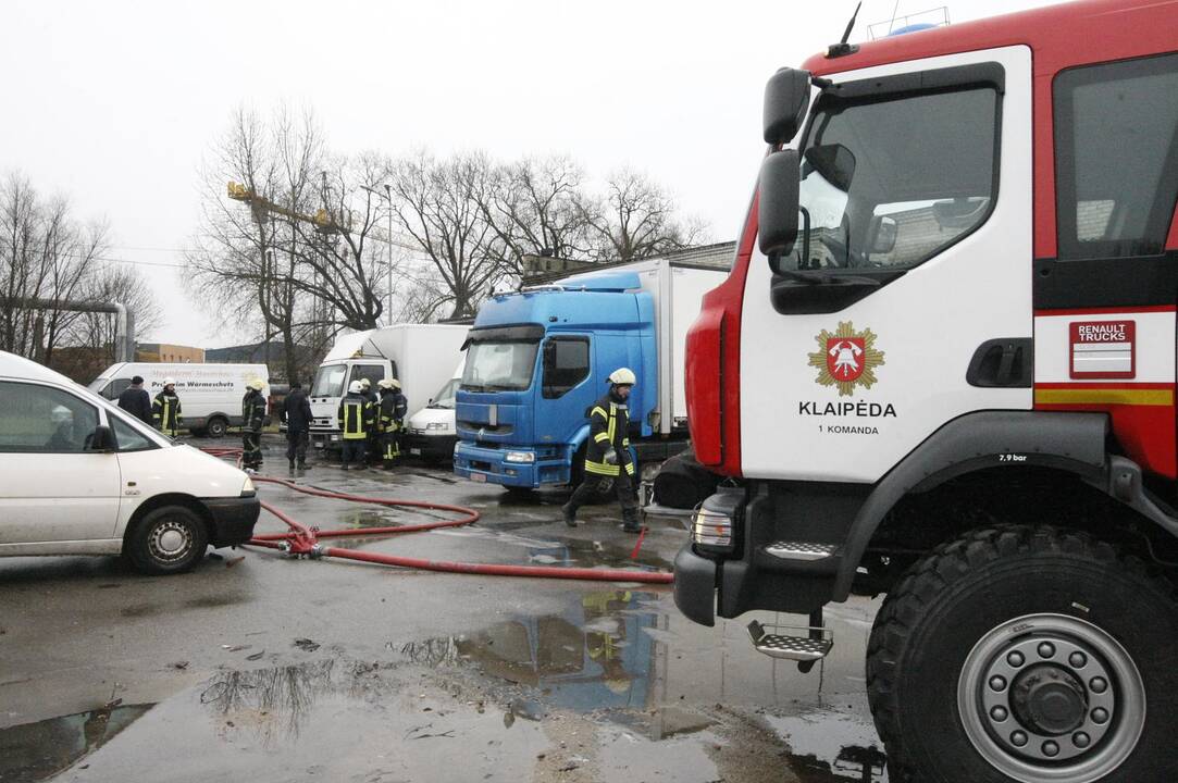 Klaipėdoje degė automobiliai