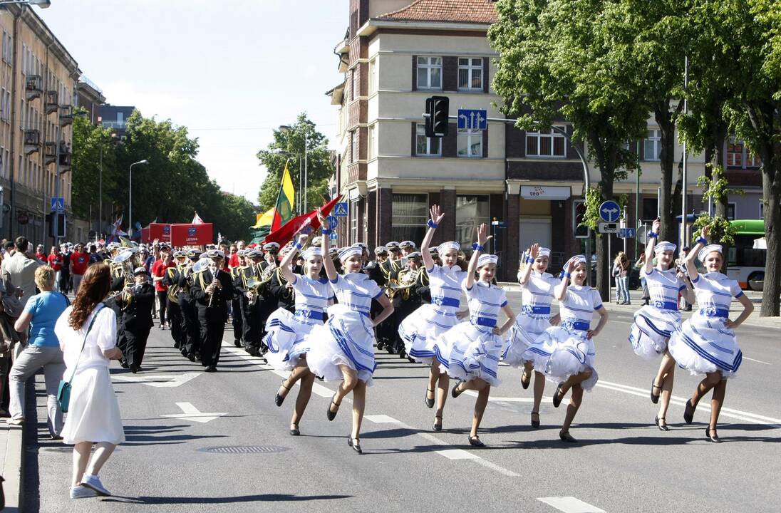 Didžiųjų burlaivių įgulų paradas