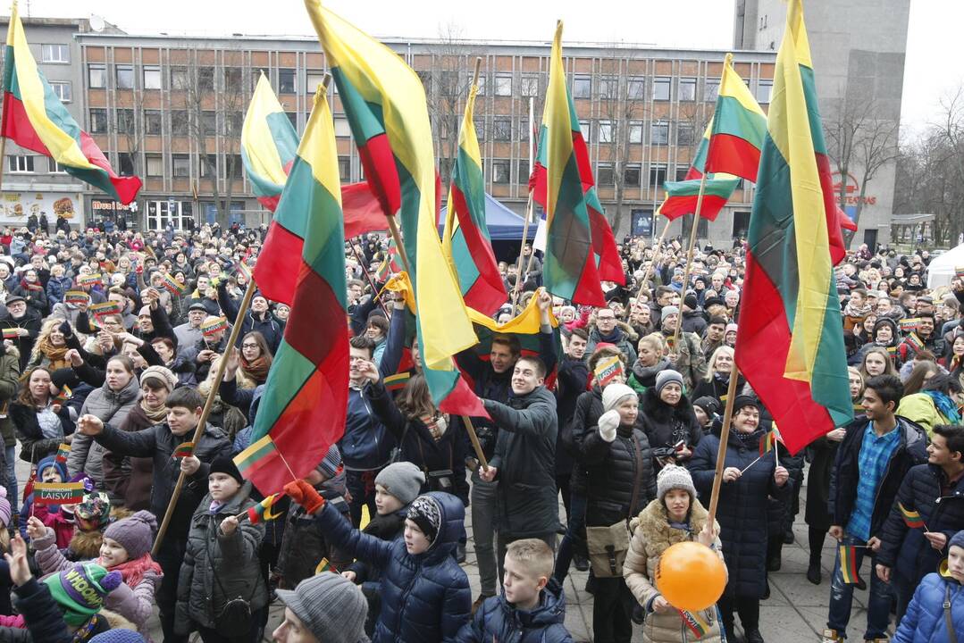 „Tautiška giesmė“ skambėjo įvairiomis kalbomis