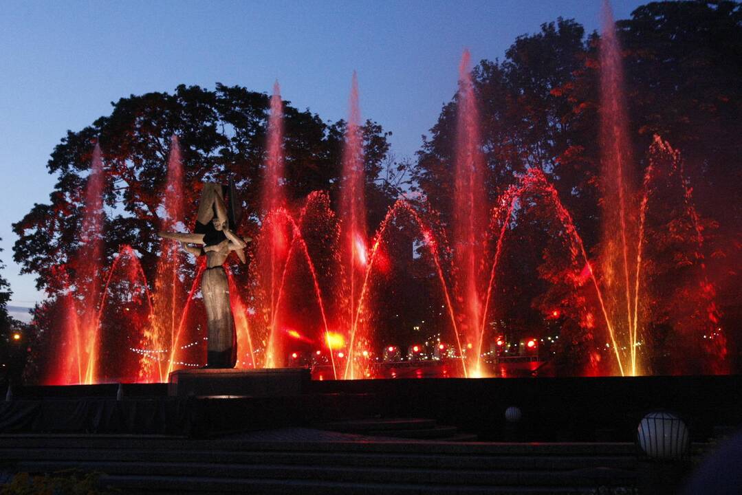 Dainuojantys ir šokantys fontanai