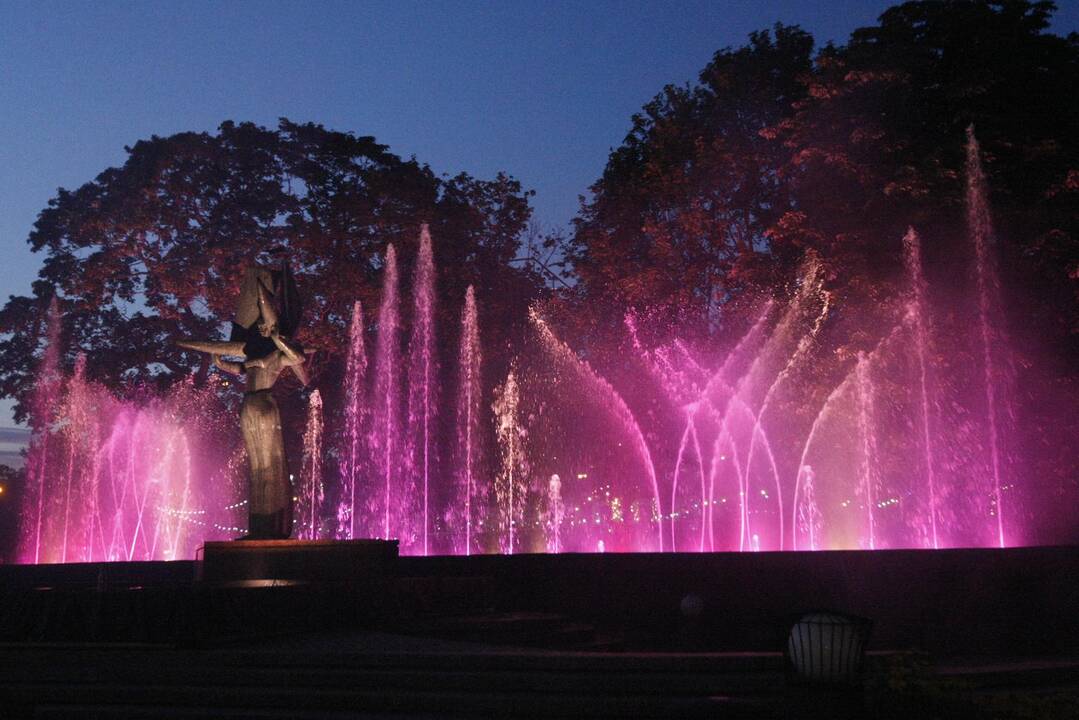 Dainuojantys ir šokantys fontanai