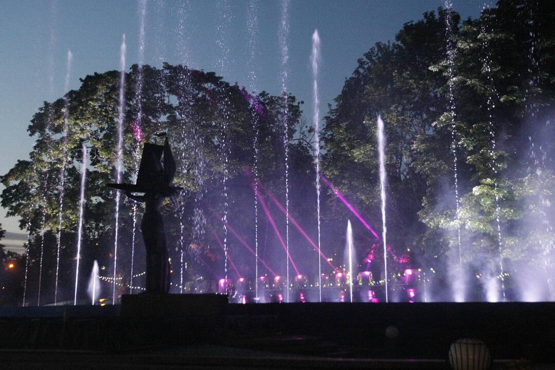 Dainuojantys ir šokantys fontanai