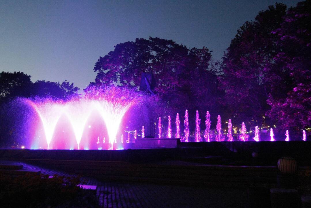 Dainuojantys ir šokantys fontanai