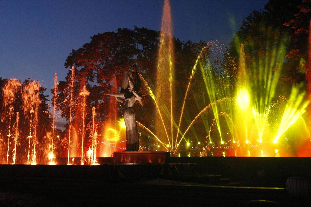 Dainuojantys ir šokantys fontanai