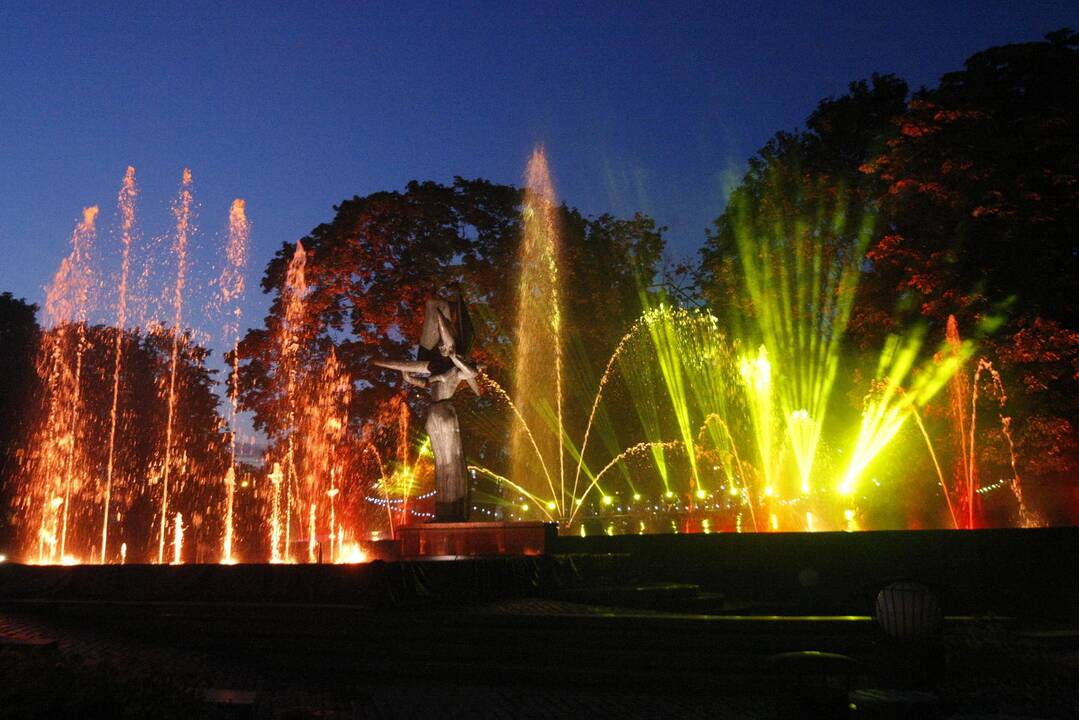 Dainuojantys ir šokantys fontanai