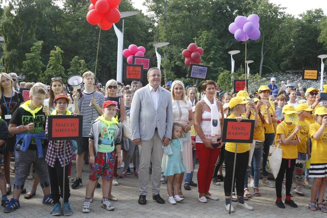 Prezidentas G. Nausėda su vaikais pasveikino jūrą