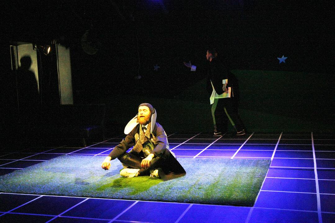 Klaipėdiečiai Dramos teatre jaukinsis vidinį triušį