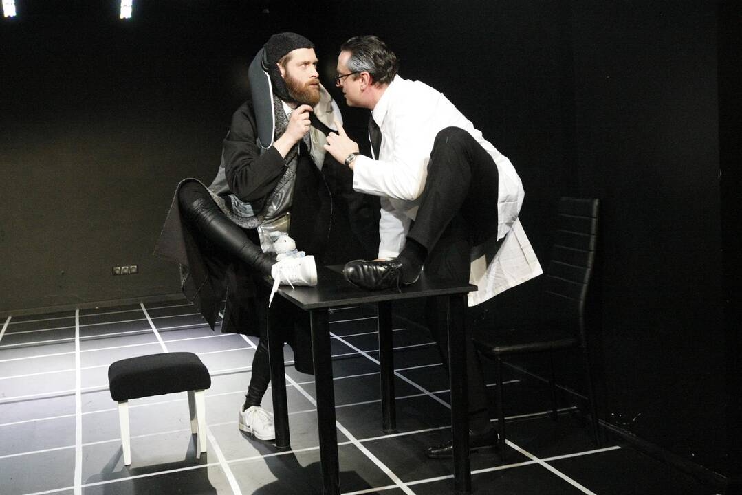 Klaipėdiečiai Dramos teatre jaukinsis vidinį triušį