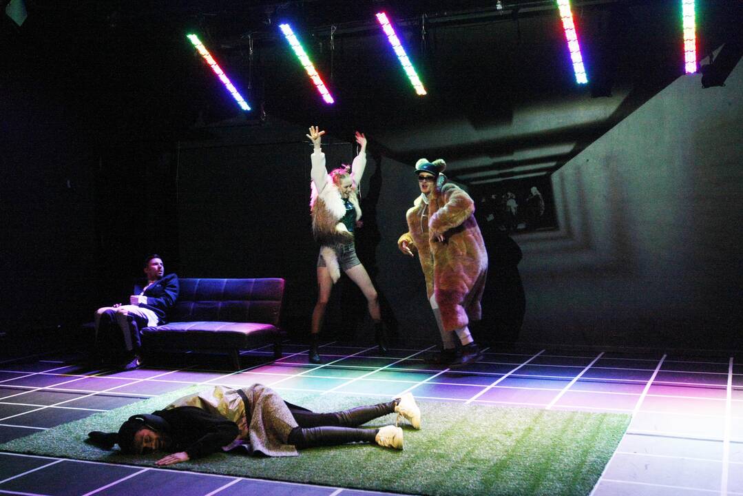 Klaipėdiečiai Dramos teatre jaukinsis vidinį triušį