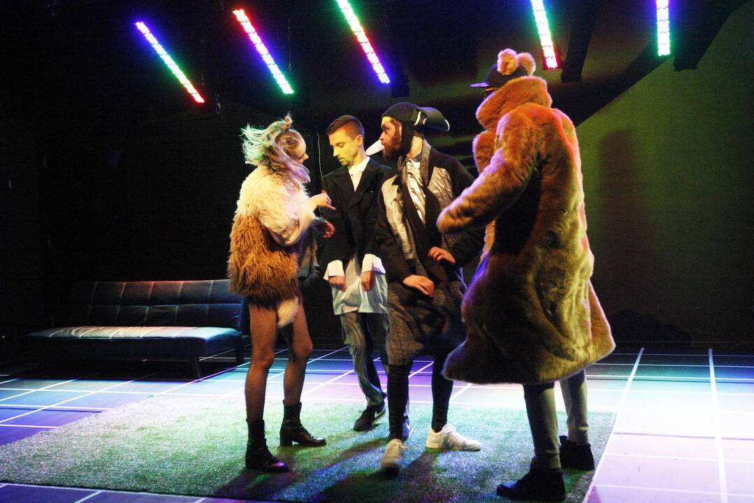 Klaipėdiečiai Dramos teatre jaukinsis vidinį triušį