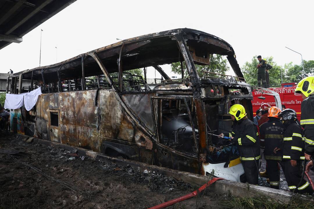 Tailande užsidegė mokyklinis autobusas, aukos skaičiuojamos dešimtimis