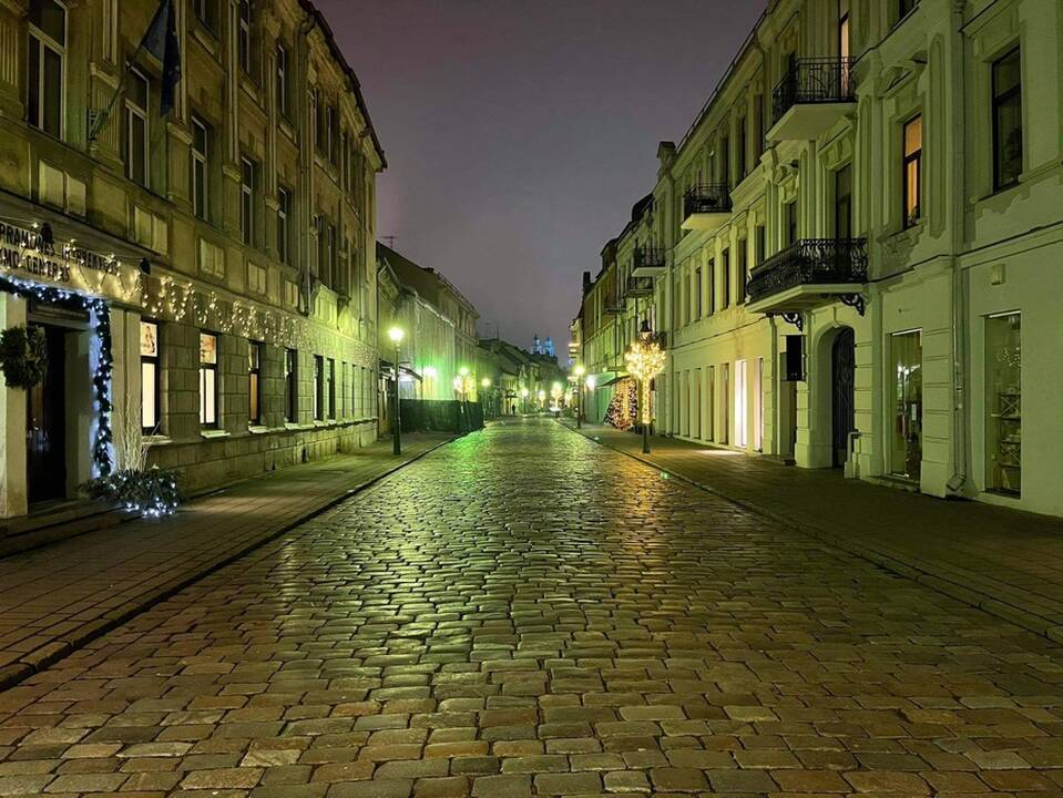 Kauniečiai stebisi ištuštėjusiu Senamiesčiu: nesijaučia, kad Naujųjų metų naktis