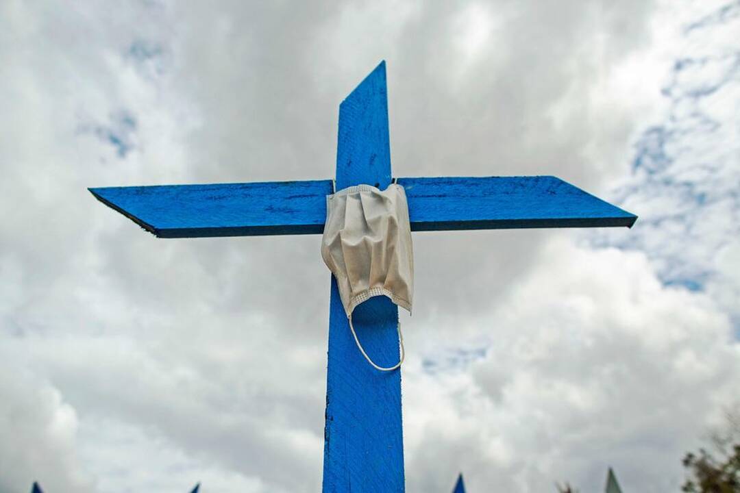 Juoda diena: per parą pasaulyje mirė beveik 16 tūkst. COVID-19 sirgusių žmonių
