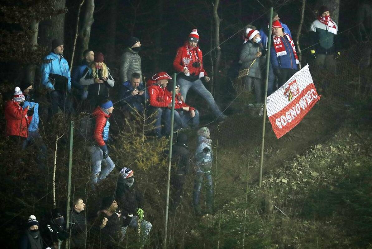 
<span>Lenkijoje – 15 tūkst. naujų COVID-19 atvejų, mirė 156 pacientai</span>
