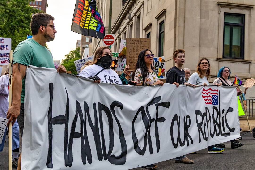 JAV per gegužės 1 d. demonstracijas vyko protestai prieš Trumpą