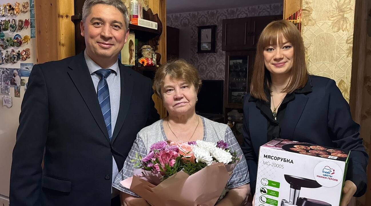 Nei juoktis, nei verkti: Ukrainoje žuvusių rusų motinos apdovanotos mėsmalėmis