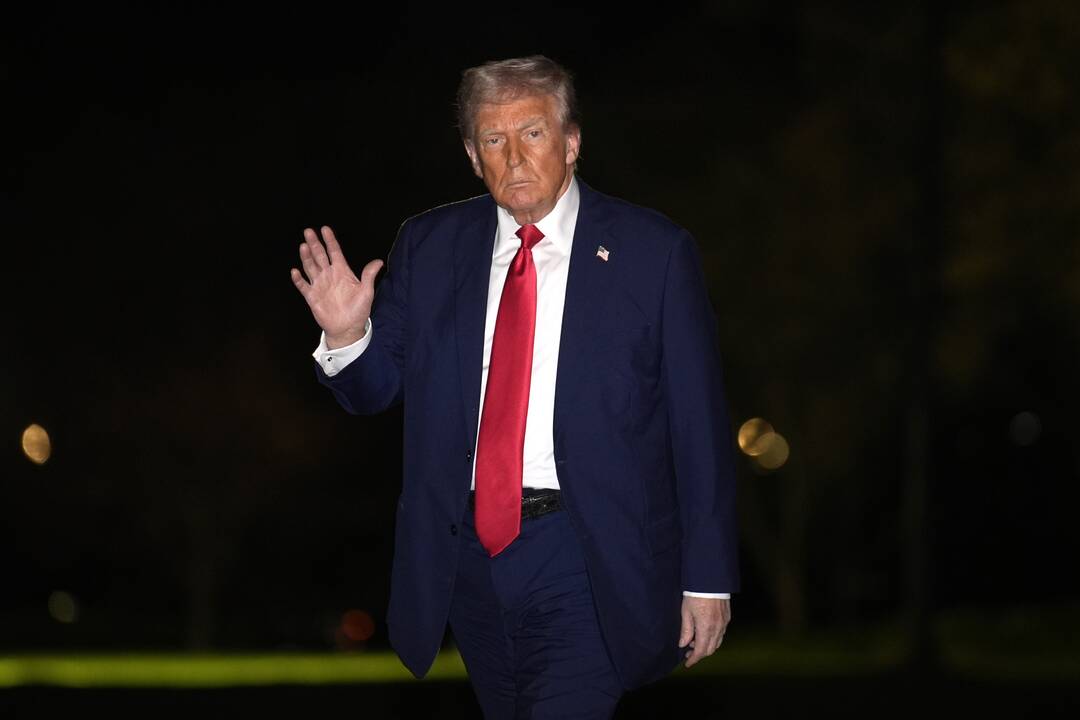 Trumpas teigė, kad nejuokauja apie trečios kadencijos galimybę