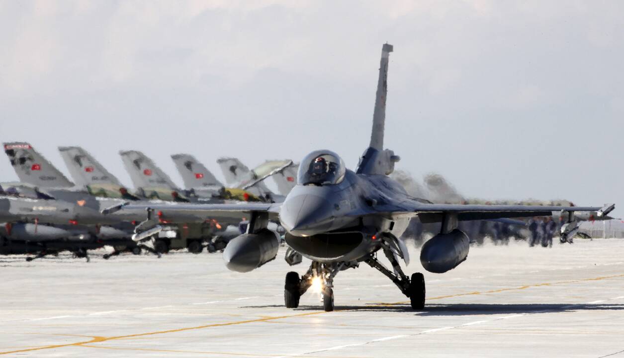 Armėnijos teigimu jos lėktuvą atakavo Turkijos orlaivis F-16.