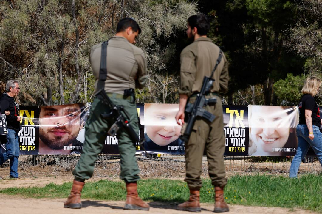 Izraelio kariuomenė: penkiems kariams pateikti kaltinimai dėl smurto prieš sulaikytą palestinietį