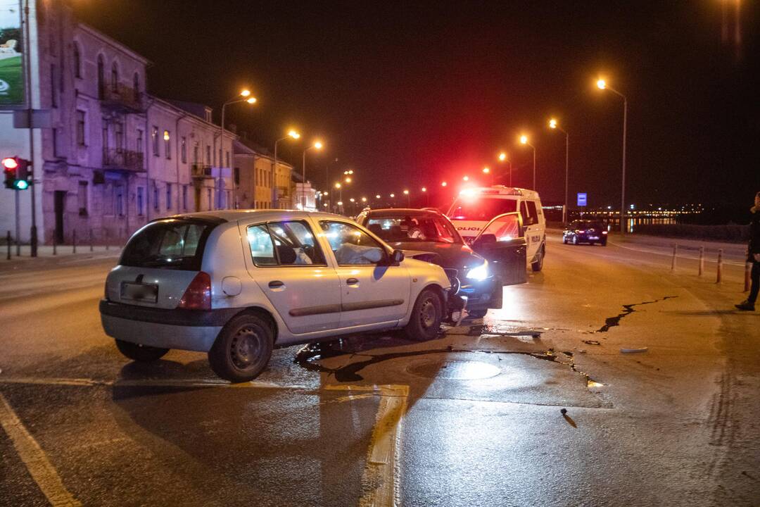 Avarija Karaliaus Mindaugo prospekto ir Birštono sankryžoje