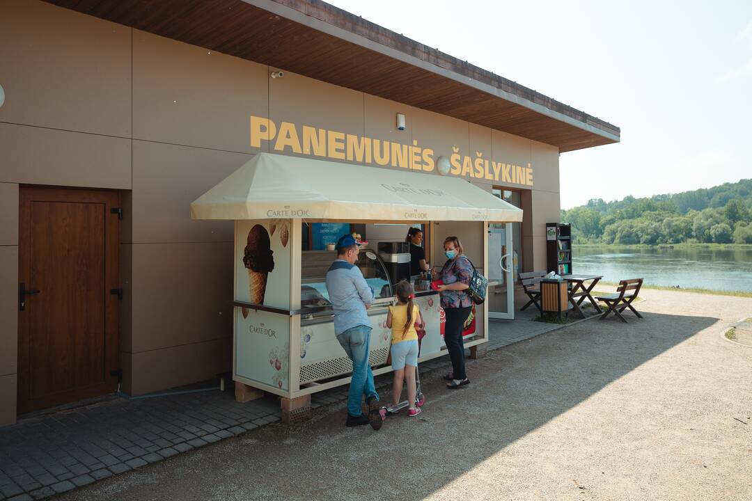 Vasaros biblioteka Panemunės paplūdimyje 