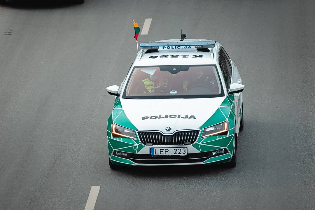 Kaune nusidriekė šventinė automobilių kolona